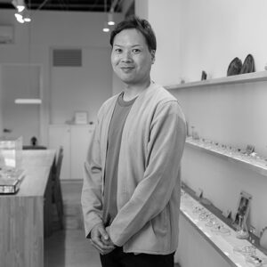 大寄智彦 - 貴石彫刻オオヨリ